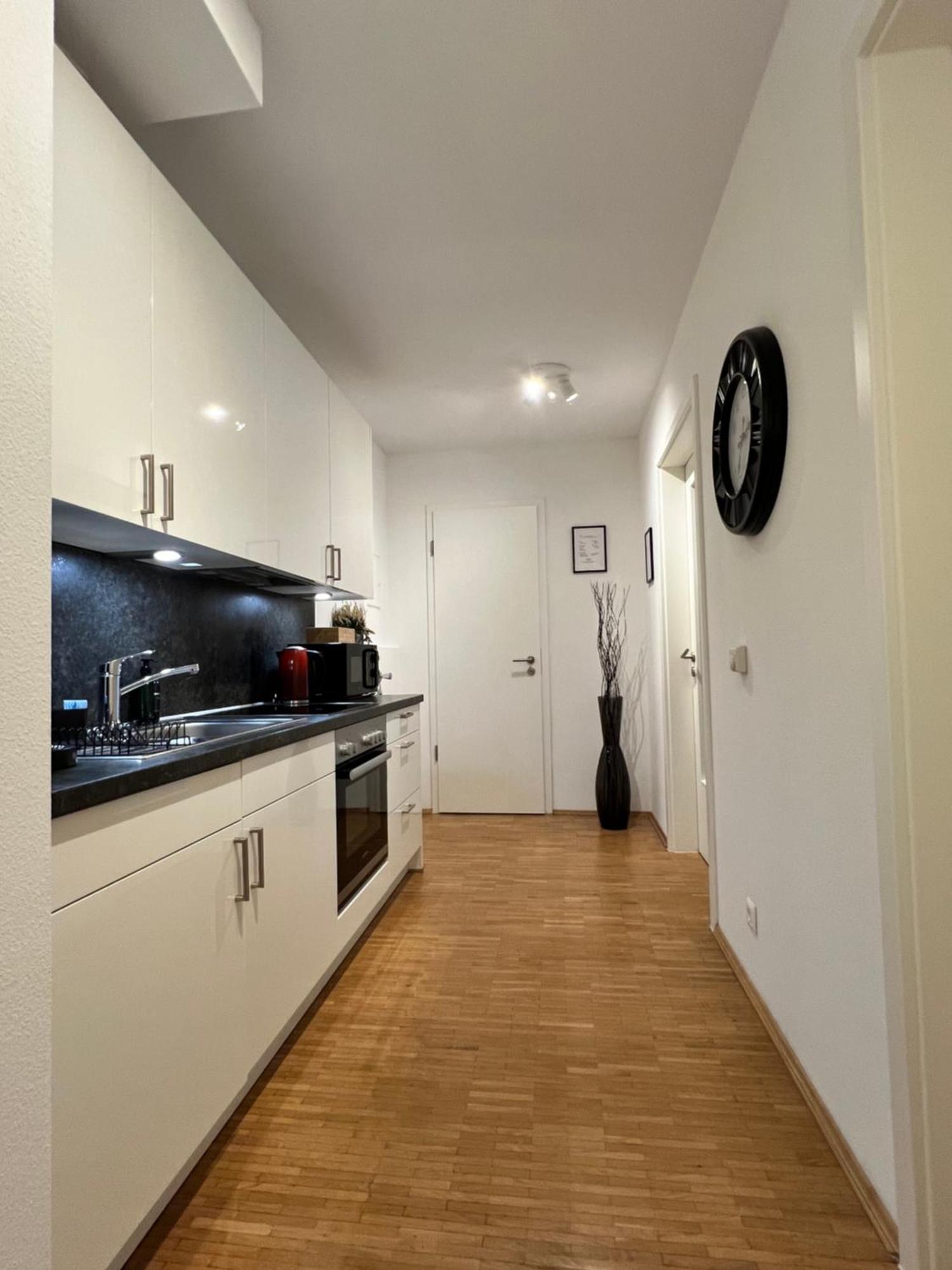 Apartment Moderne Naehe Hbf-lift-tiefgarage-contactless Check-in Hannover