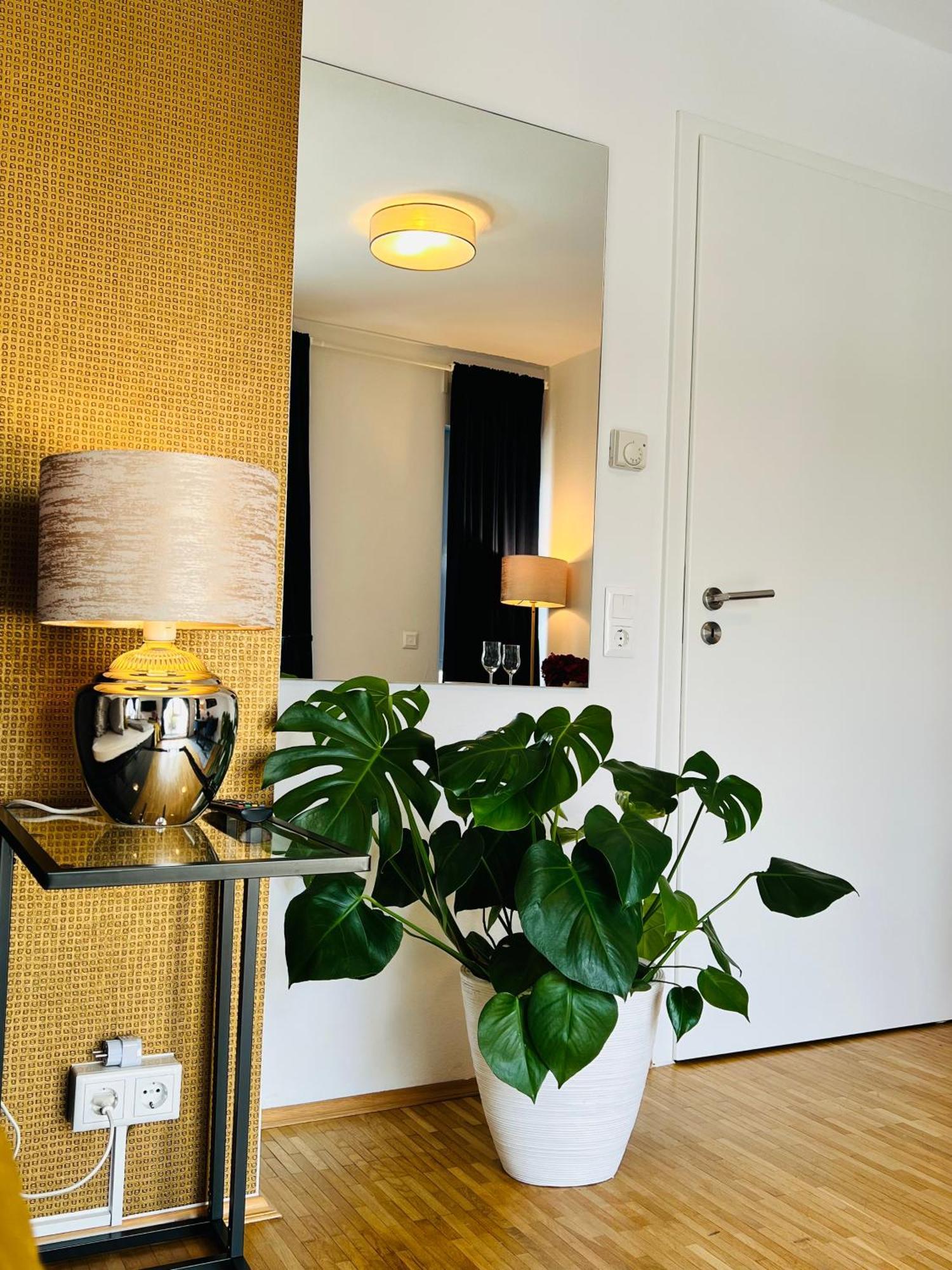 Apartment Moderne Naehe Hbf-lift-tiefgarage-contactless Check-in *